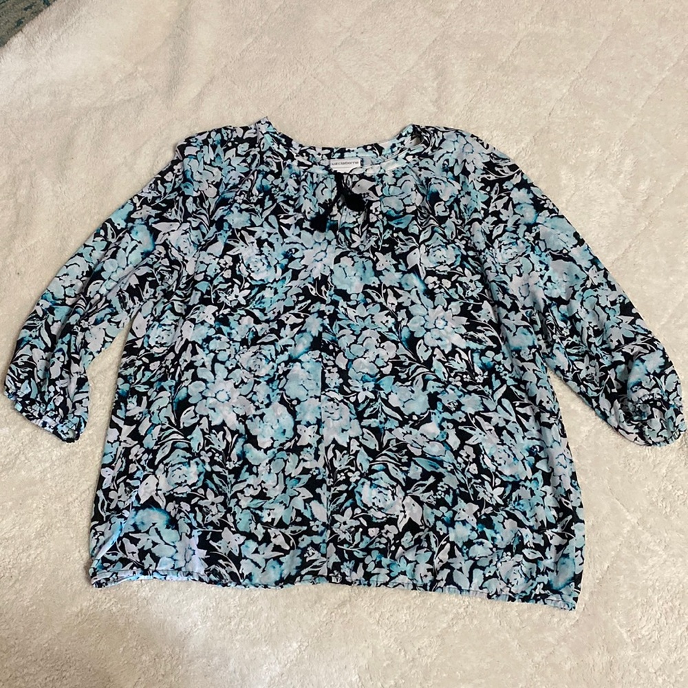 Liz Claiborne XL in great condition, lightweight, 3/4 sleeve drawstring neckline